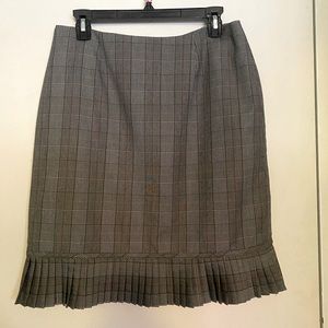 Plaid knee length skirt with pleats.